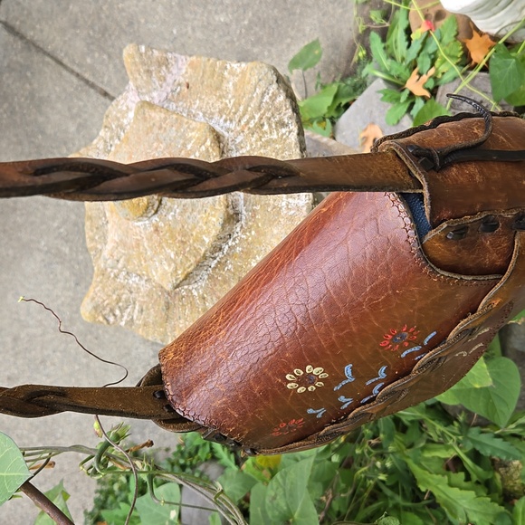 VINTAGE 60s Boho Hand tooled Cowhide Leather Shoulder bag - Picture 7 of 16
